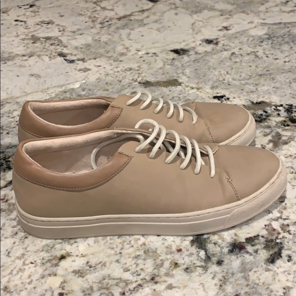 Men’s tan leather sneaker size 9